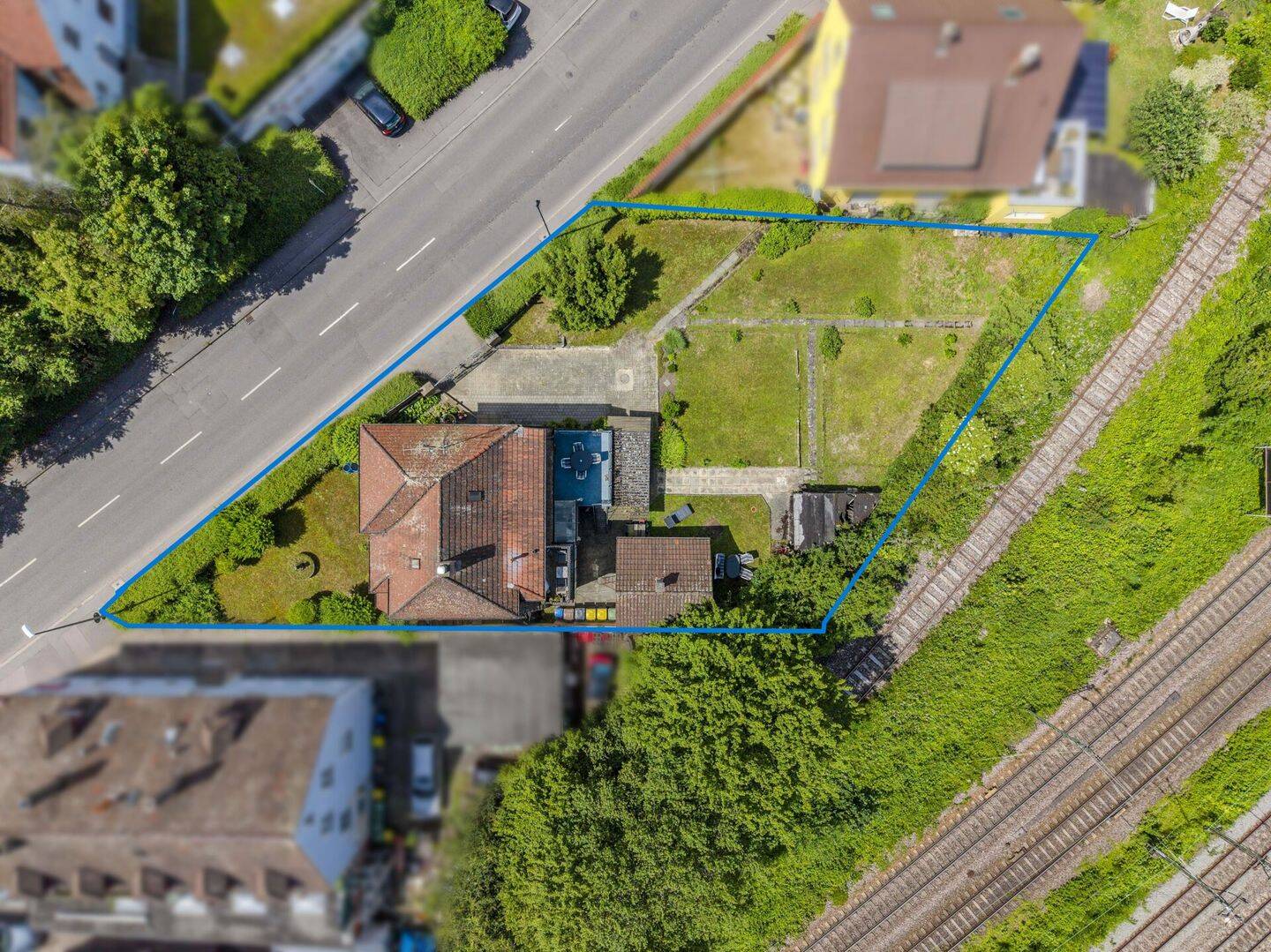 Freiraum & Möglichkeiten: Freistehendes MFH mit großem Garten und Entwicklungspotenzial – Ludwigsburg – Vorschaubild 3