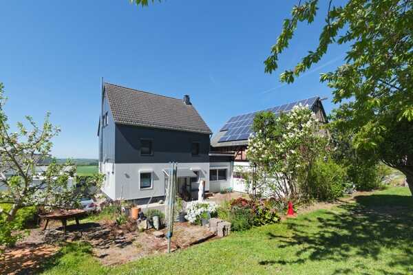 Pferdeliebhaber aufgepasst! Renoviertes Bauernhaus mit Offenstallanlage in Panzweiler – Panzweiler – Bild 1 von 9