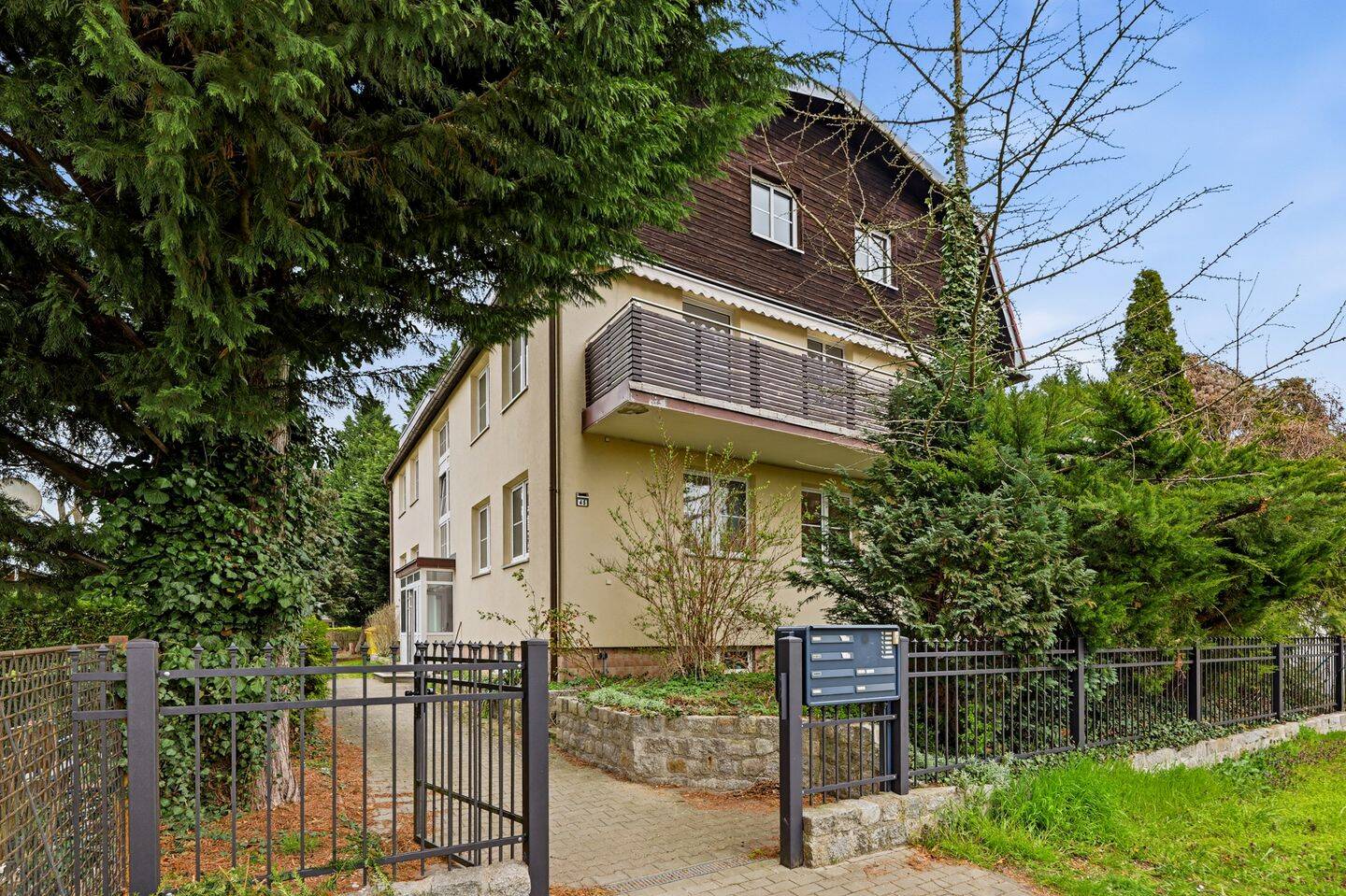 **Großzügiges leerstehendes Mehrfamilienhaus in ruhiger Lage in Blankenburg** – Berlin – Vorschaubild 2