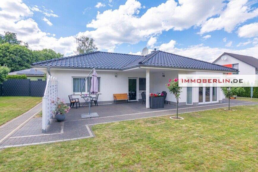 IMMOBERLIN.DE - Attraktiver Bungalow mit Sonnengarten & Garage – Seddiner See – Vorschaubild 2