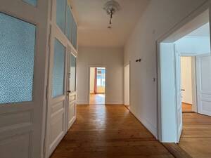 Altbaucharme trifft Wohnkomfort - Stilvolle 4-Zimmer-Wohnung mit Balkon, Einbauküche und Stellplatz – 60435 Frankfurt am Main – Vorschaubild 7
