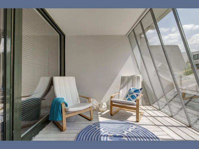 Möbliert: Großzügige Wohnung mit Terrasse und Wintergarten – München – Vorschaubild 2