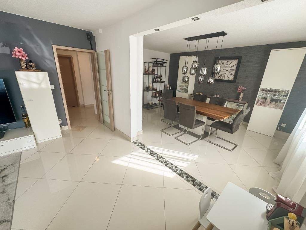 Modernisiertes Einfamilienhaus mit Altbaucharme in Frankfurt! – Frankfurt am Main – Vorschaubild 3