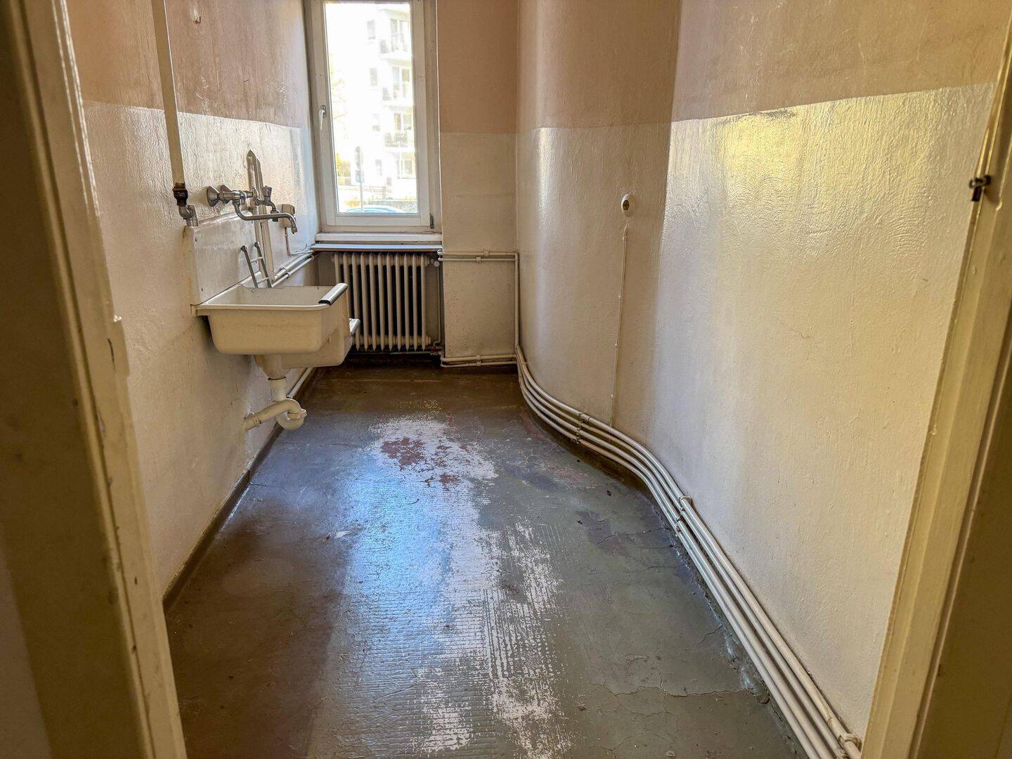 1-Zimmer-Altbauwohnung mit großem Wohnbereich und individuellem Ausbaupotenzial im Bayrischen Viertel – Berlin – Vorschaubild 4