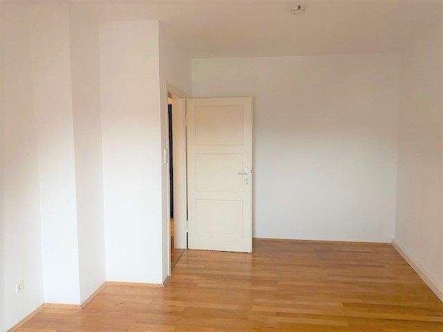 ***3 Zimmer frei ab 15.6.26 - gerne an Wohngemeinschaft, klassische Altbauwohnung im 4. OG, KA-Weststadt, Sophienstr. *** – Karlsruhe – Vorschaubild 5