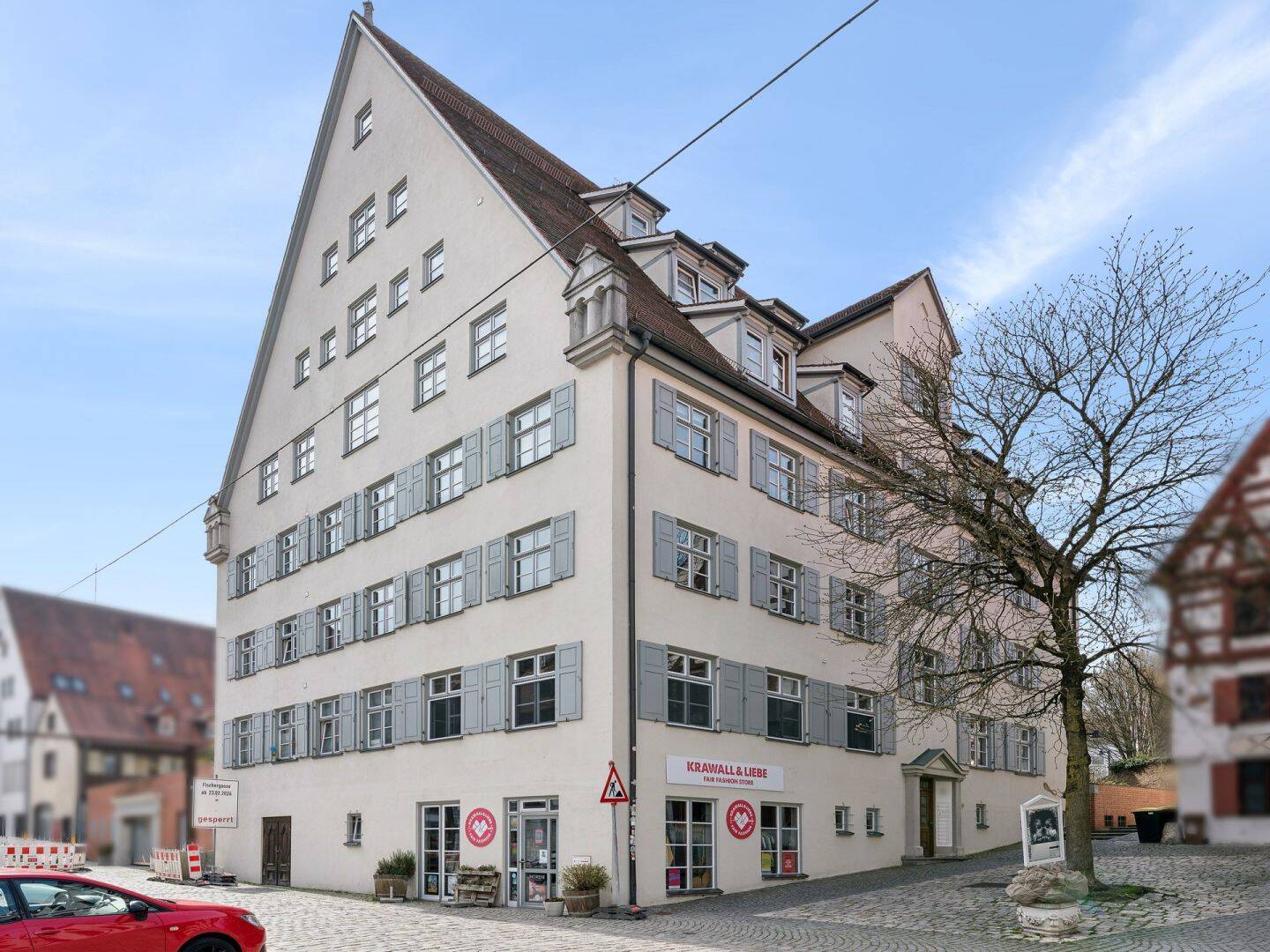 Ulm - Fischerviertel: Gepflegte, vermietete 3-Zimmer-Wohnung mit Tiefgaragen-Stellplatz