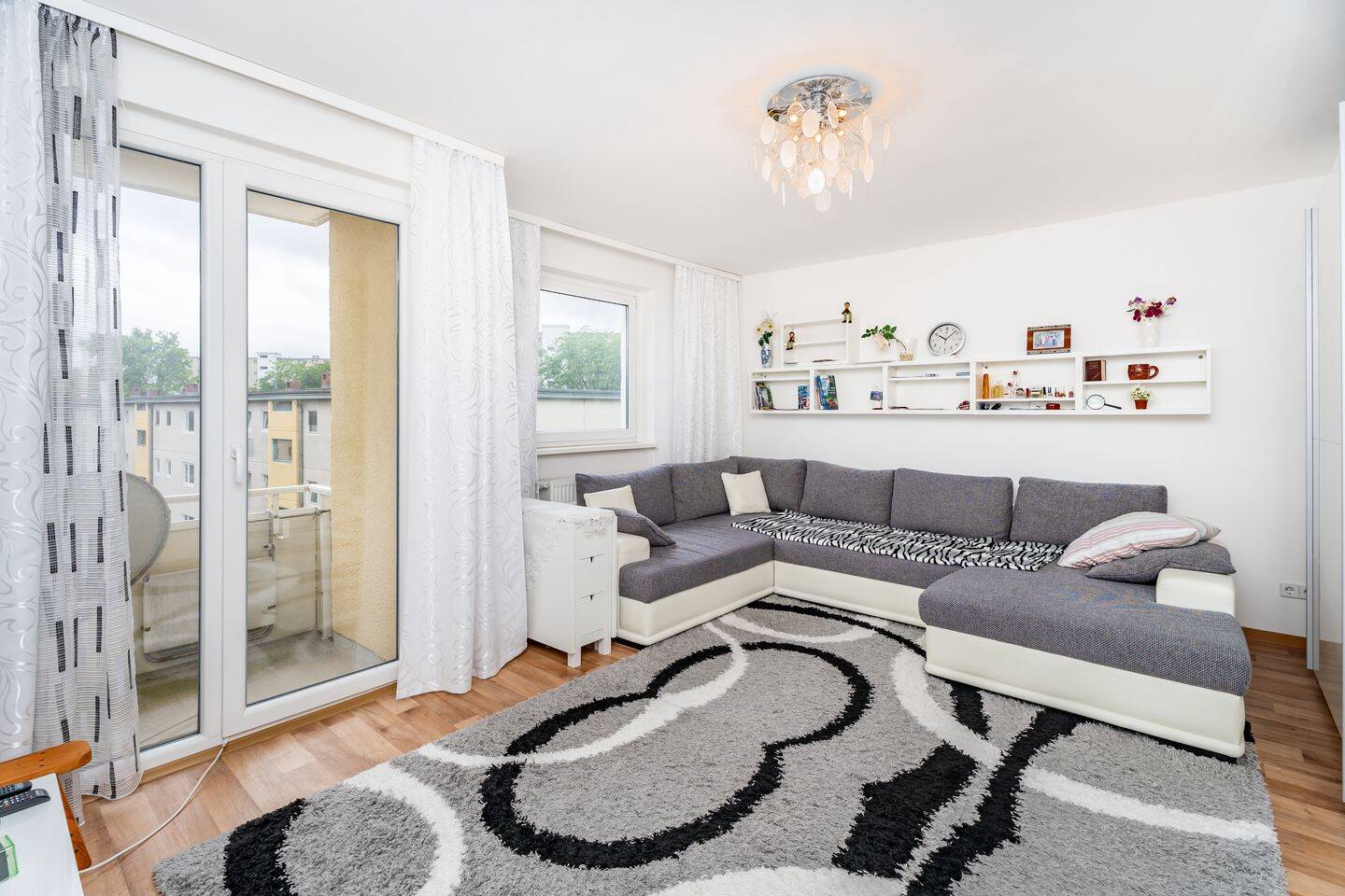 Renovierte, voll möblierte Etagenwohnung mit Balkon & Lift in ruhiger Lage von Spandau – Berlin – Vorschaubild 2
