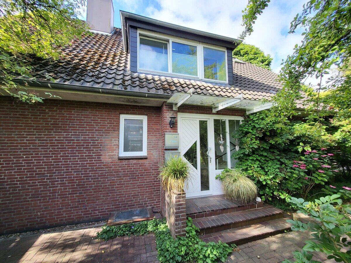 Gepfl. 3-Zi. Maisonette-Wohnung (2 Einheiten) mit Kamin, Balkon, Garten, Stellpl. in HL-St. Gertrud – 23566 Lübeck – Bild 1 von 9