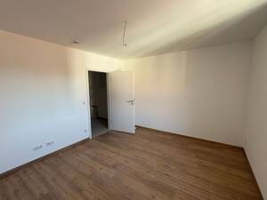 NEU saniertes 2-Zimmer-Apartment mit geräumigem Bad und Einbauküche am Bismarckplatz - Wohnung 16 – 93047 Regensburg – Vorschaubild 6