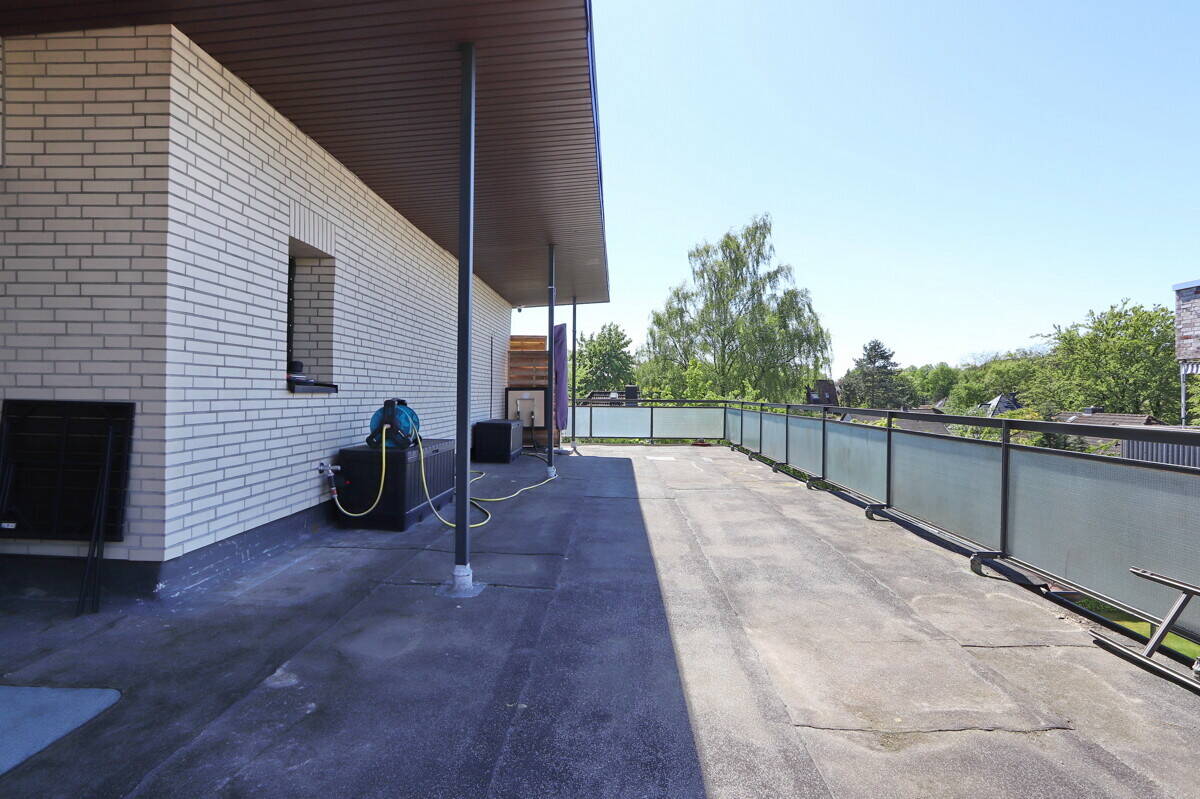 Vollsaniertes Penthouse mit 100m² Dachterrasse und Tiefgarage in Hamburg-Rahlstedt – Hamburg – Vorschaubild 4