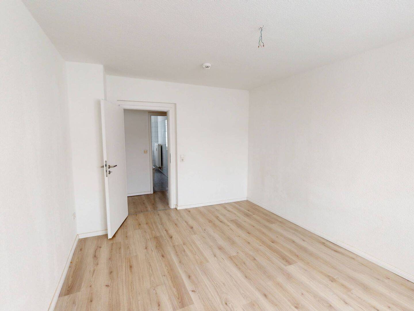 Ihr neues Wohlfühlzuhause: Helle 3-Zimmer-Wohnung mit Wannenbad – Wittenberg – Vorschaubild 5