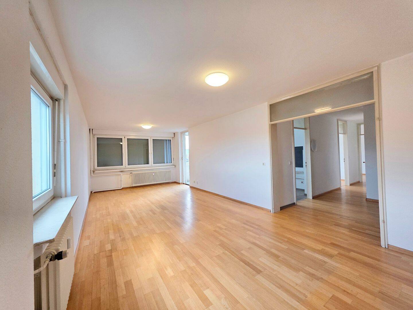 Bezugsfreie 3-Zimmer-Wohnung mit großem Balkon, Aufzug und TG-Stellplatz in Weil am Rhein