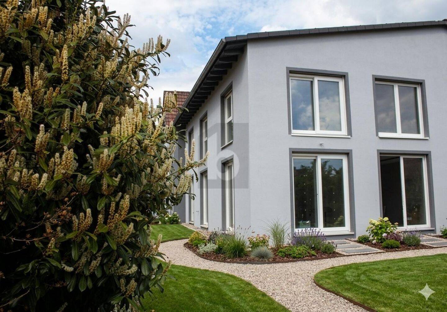 STIL UND KOMFORT IN ZENTRUMSNAHEM NEUBAU