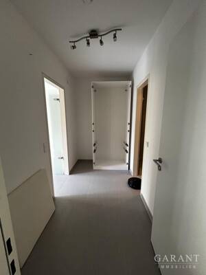 Modern, grün und mitten drin! Schöne 2,5 Zimmer-Erdgeschoss-Wohnung mit Terrasse und kleinem Garten – 82256 Fürstenfeldbruck – Vorschaubild 5