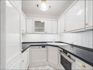 Wohnung aus Erstbesitz in ausgezeichnetem Erhaltungszustand mit Westbalkon und Tiefgarage. – 22589 Hamburg – Vorschaubild 5
