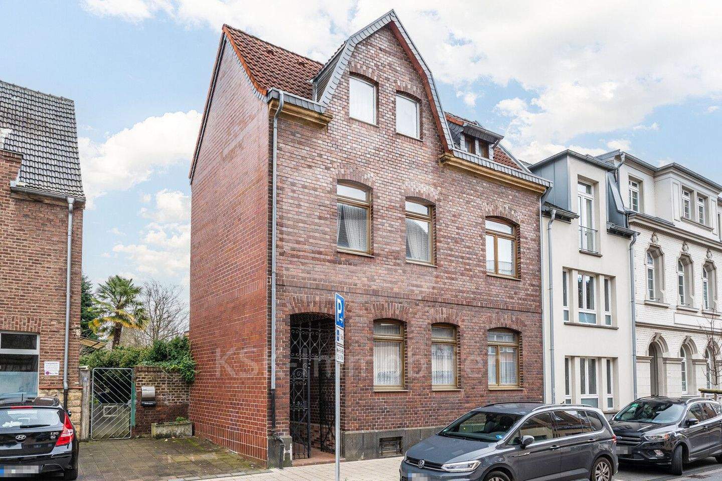 Großzügiges Einfamilienhaus mit Mehrgenerationenpotenzial in zentraler Lage – Erftstadt – Bild 1 von 9