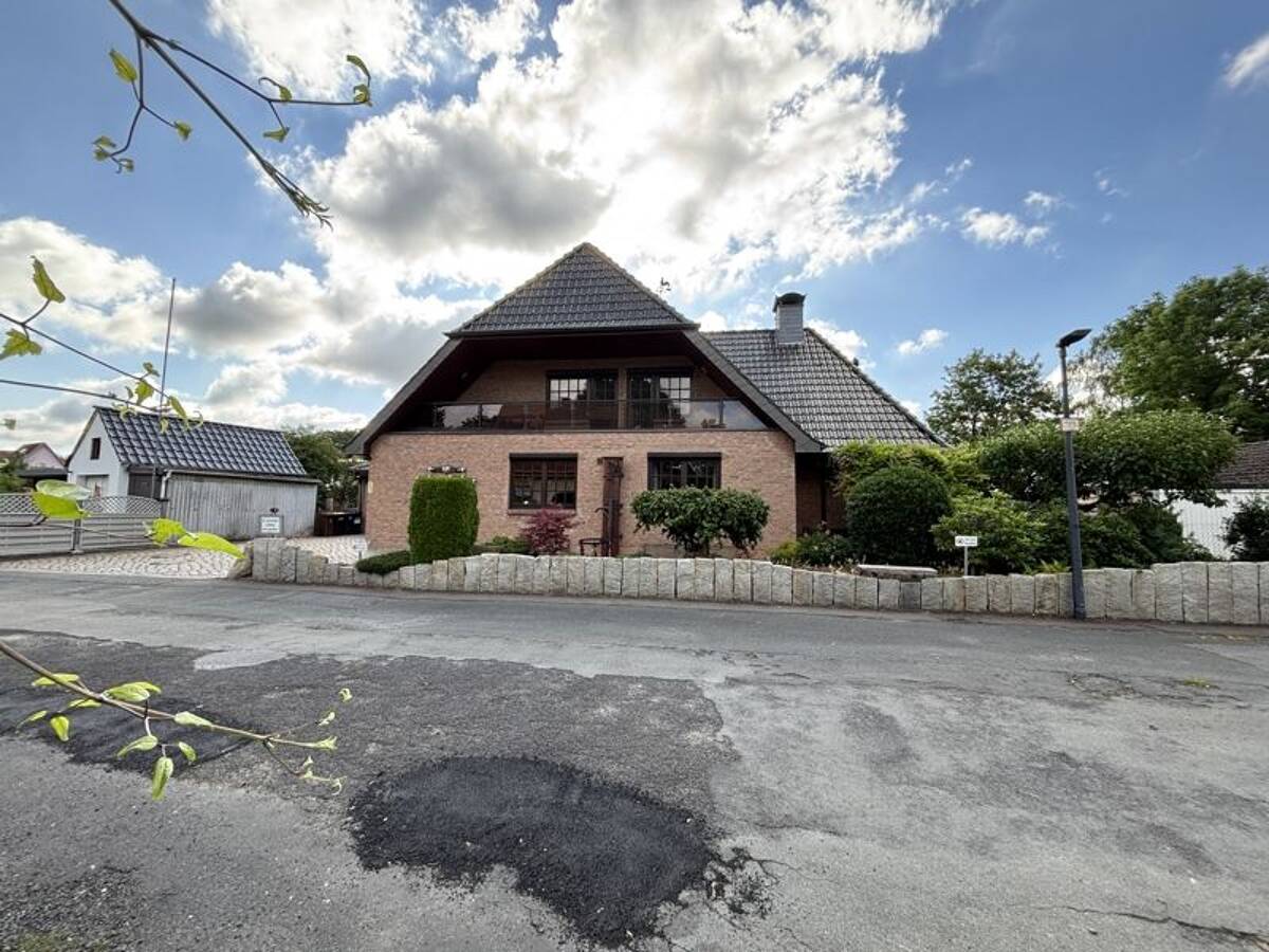 Exklusives EFH m. Einliegerwohnung in Vegesack – 28757 Bremen – Bild 1 von 9
