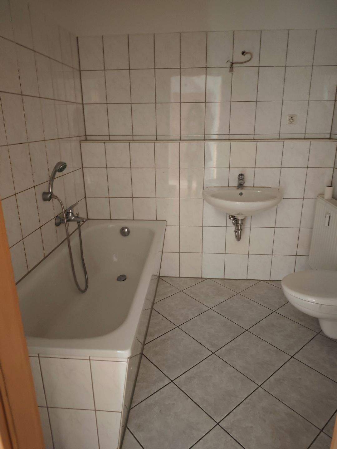 helle günstige 3-Zimmer-Dachgeschoßwohnung mit Balkon, Fahrstuhl, EBK – Chemnitz – Vorschaubild 6