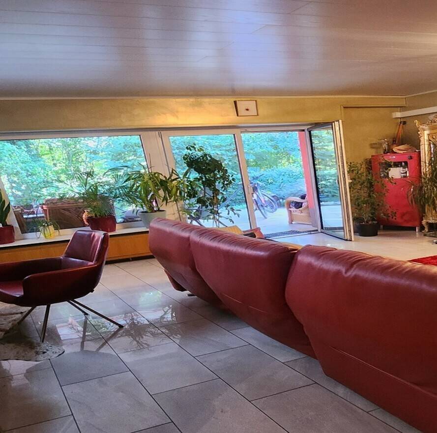 Geräumiges Mehrfamilienhaus im Bungalow-Stil mit Einliegerwohnung und Garten in Kelsterbach. – Kelsterbach – Vorschaubild 7