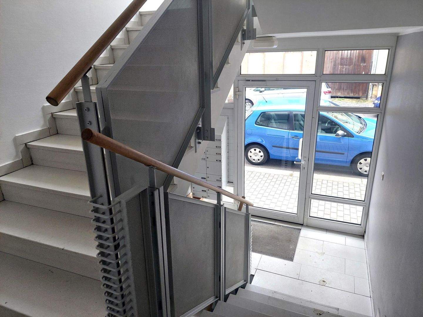 Gemütliche 2 Zimmerwohnung im Erdgeschoss mit Terrasse , Wannenbad und Stellplatz – Leipzig – Vorschaubild 2