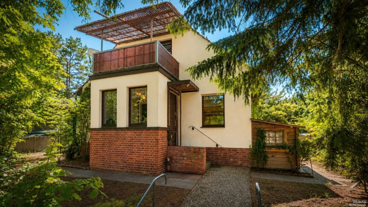Einfamilienhaus mit Garten-Oase in Berlin-Hermsdorf | Keller, Doppelgarage und viel Platz für die ganze Familie – 13467 Berlin – Bild 1 von 9