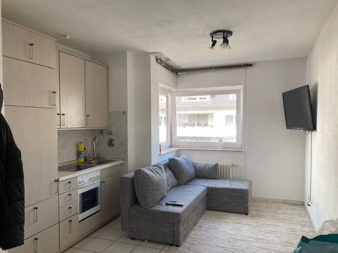 Teil-Möbliertes Appartement, Singleküche, Badezimmer mit Dusche