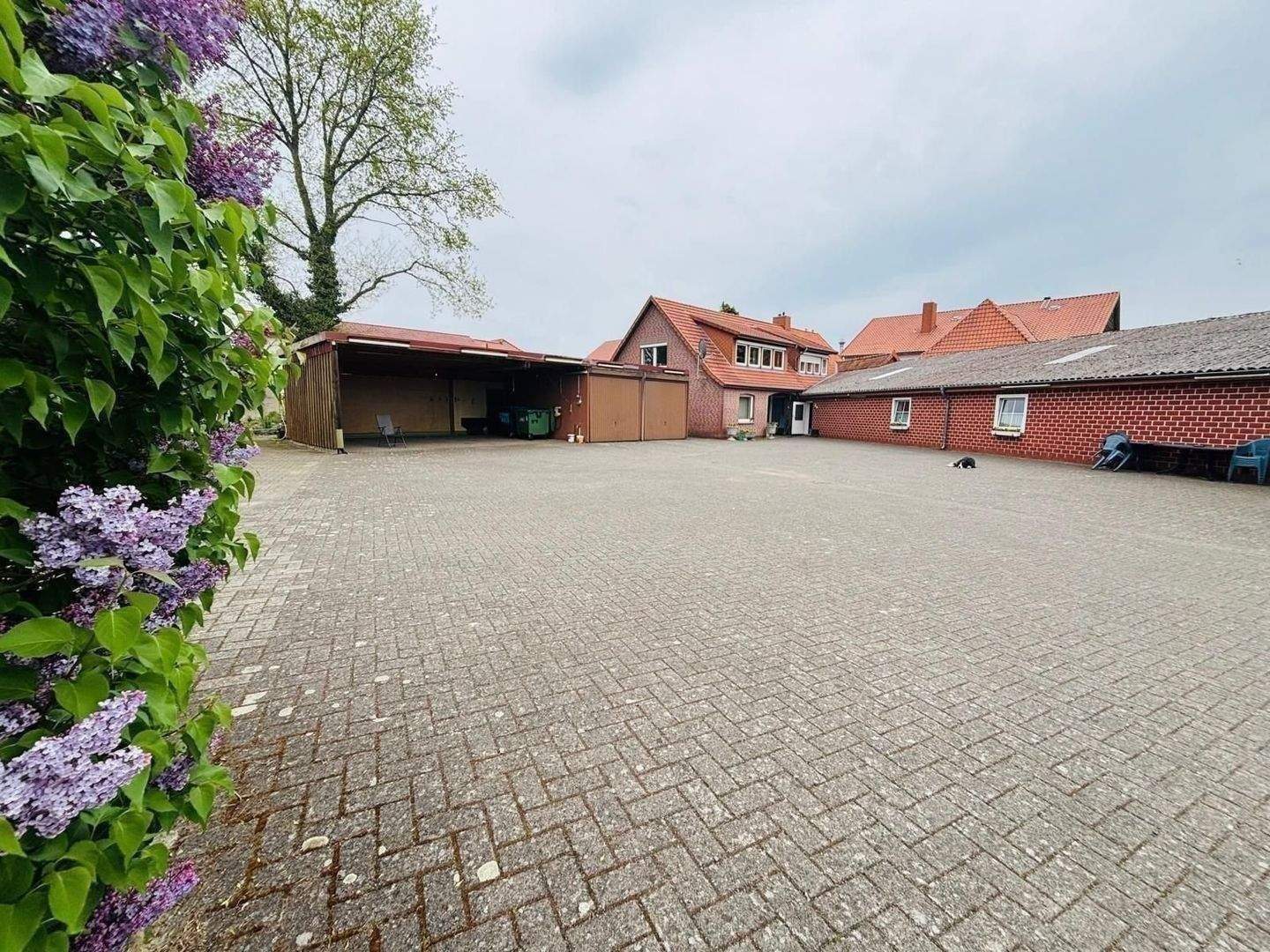 Geräumiges EFH mit gastronomischen Gewerbeteil mitten im Ortskern – Sulingen – Bild 1 von 9