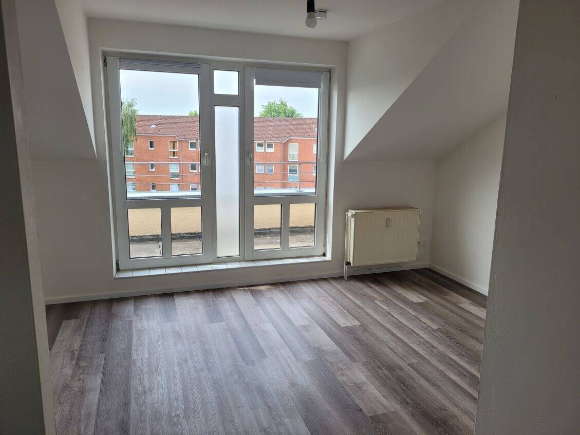 1-Zimmer-Dachgeschosswohnung St. Lorenz, BESICHTIGUNG: MONTAG, den 13.07.2026 um 17.00 Uhr!