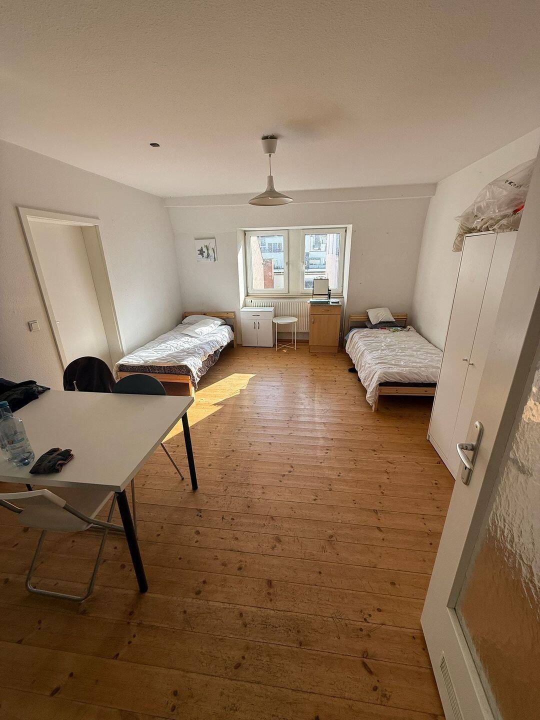 Beste Lage: Helle 2-Zimmer-Wohnung mit Einbauküche & WLAN, 5 Min. zum Hauptbahnhof – Nürnberg – Vorschaubild 2
