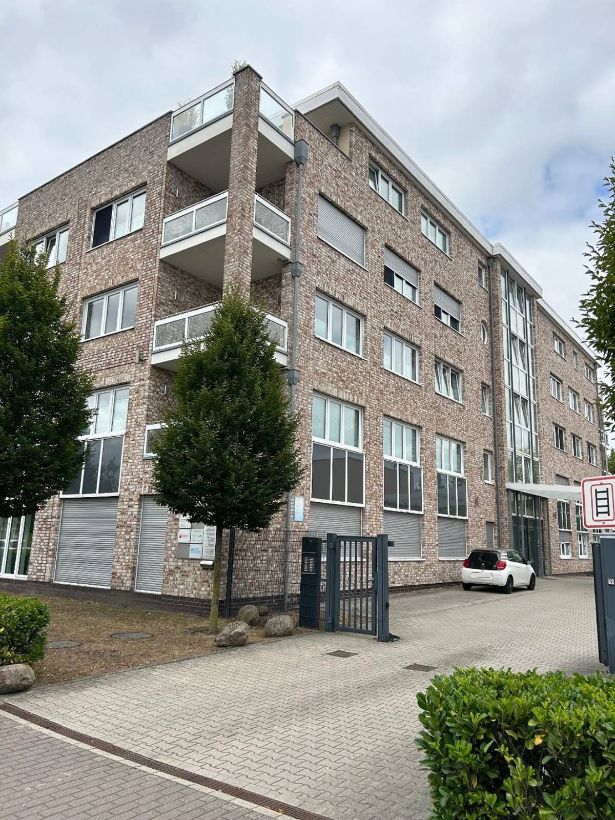 Helle 4-Zimmerwohnung in zentraler Lage gelegen am Hauptbahnhof – 26123 Oldenburg – Bild 1 von 9