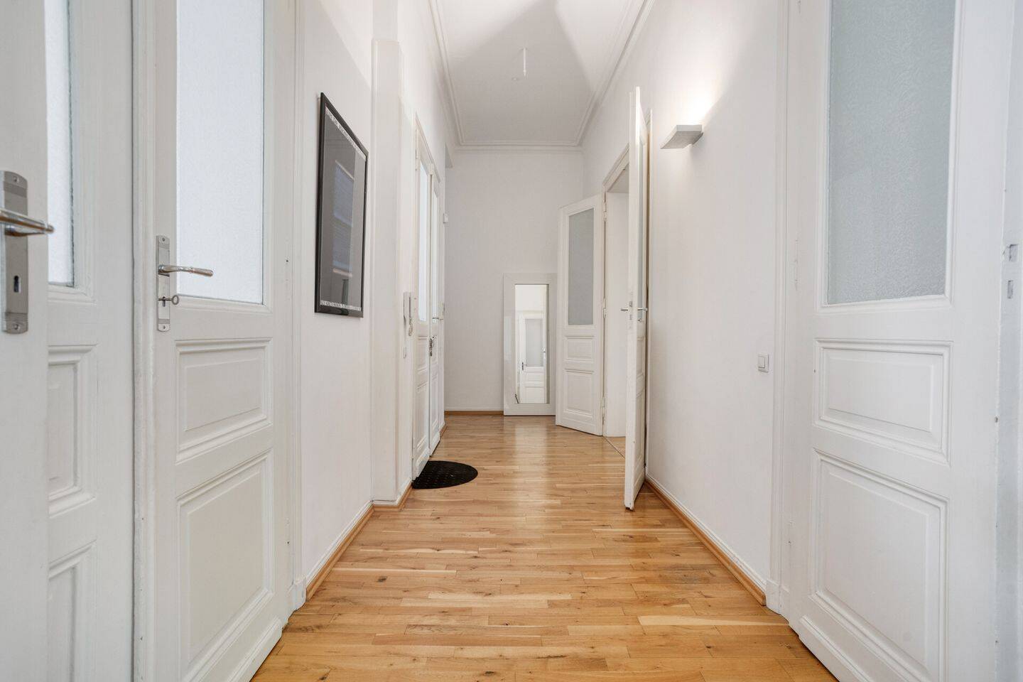 Luxuriöse sanierte Altbauwohnung in Bestlage - Mit Dachterrasse, Stellplatz und Blick ins Grüne – Düsseldorf – Vorschaubild 4