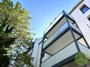 ** Moderner AltbauCharme ** frisch Saniert ** nahe Wiesengrund ** Balkon ** 3 Zimmer ** ca. 73 qm **