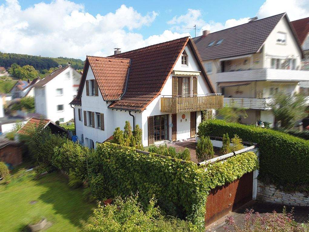 Familienglück am Hang von Unterkochen - EFH mit ELW & pflegeleichtem Grundstück – Aalen – Bild 1 von 9
