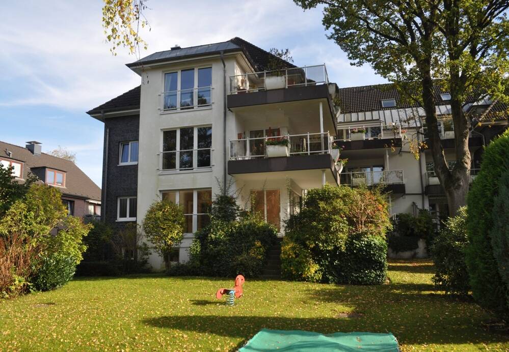 *ERFOLGREICH VERMITTELT* Geschmackvolle und großzügige 4-Zimmer-Erdgeschosswohnung in hervorragender Lage