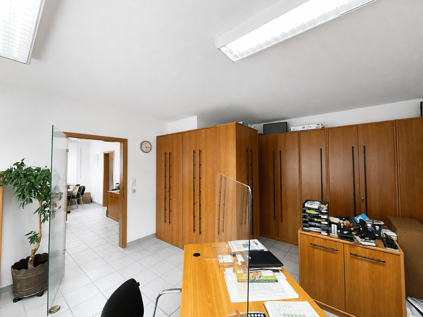 Exklusiver Atriumbungalow mit Einliegerwohnung, PV-Anlage und herrlichem Fernblick. – Schauenburg – Vorschaubild 2
