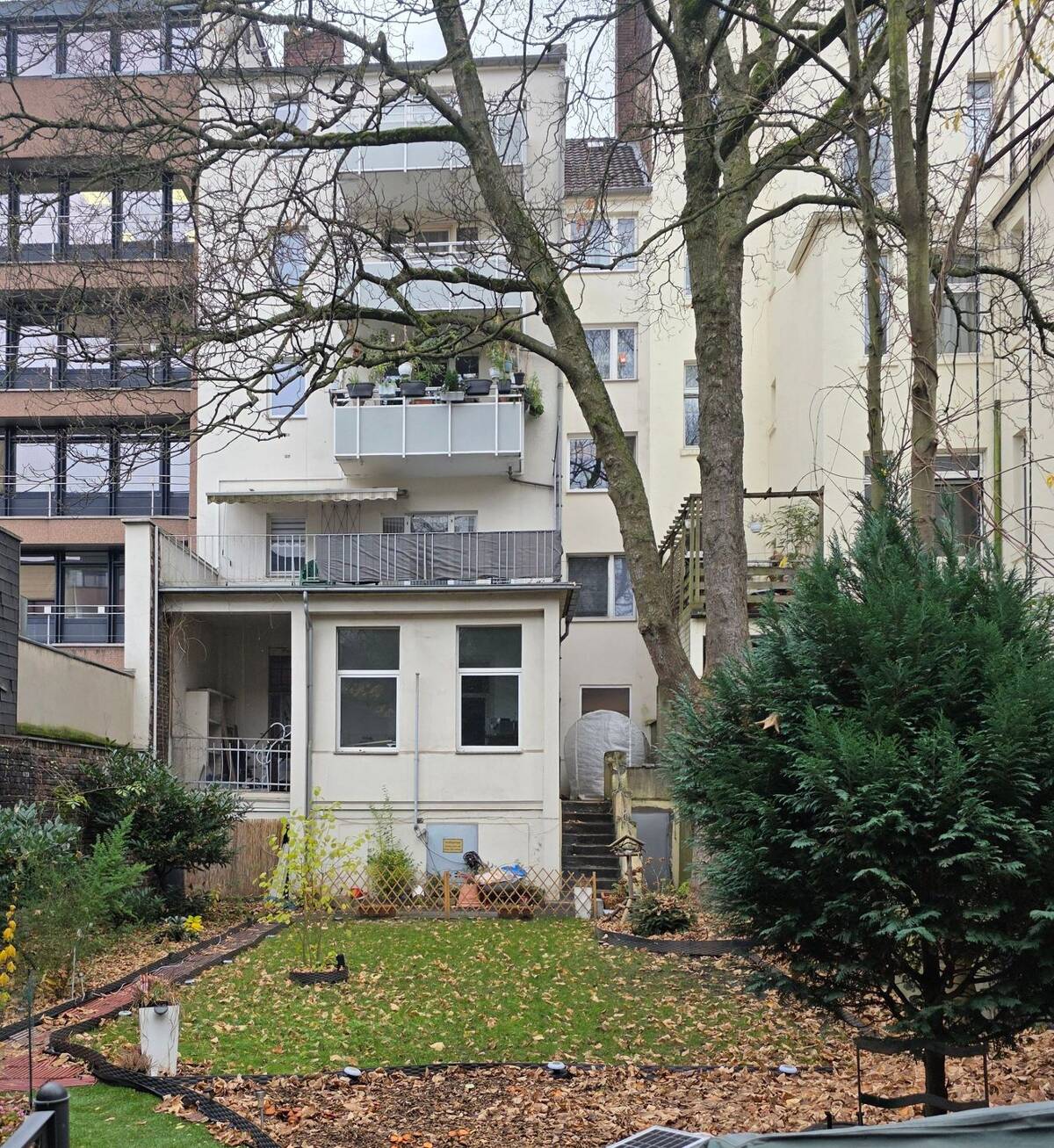 Wohn- und Geschäftshaus mit Entwicklungs- und Nachverdichtungspotenzial in zentraler Lage – 40217 Düsseldorf – Bild 1 von 9