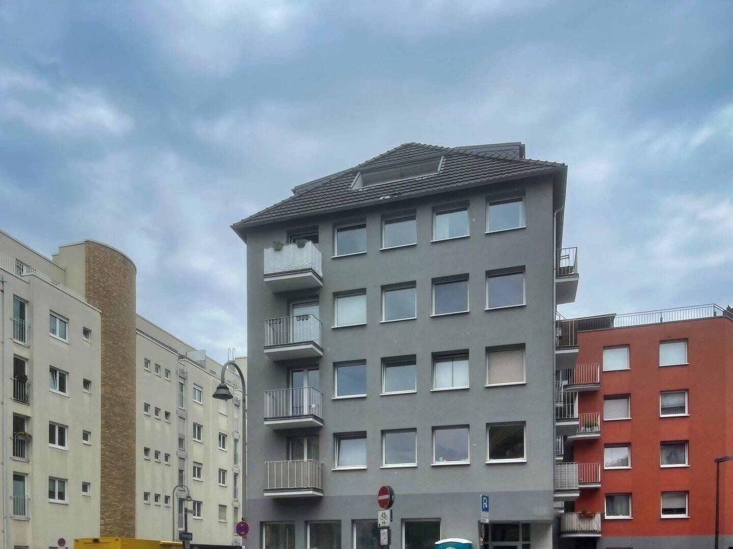 Ansprechende gepflegte 2 Zimmerwohnung in Altstadt Nord Lage Nähe Mediapark mit Balkon und Aufzug – Köln – Vorschaubild 3