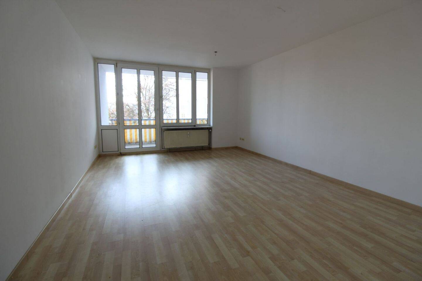 Helle 2-Zimmer-Wohnung mit sonniger Loggia