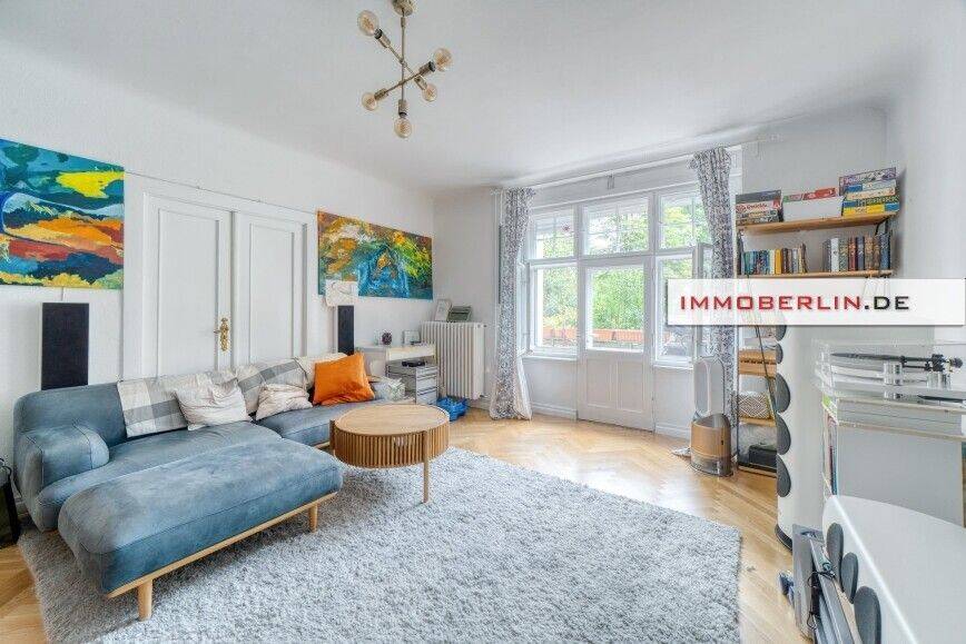 IMMOBERLIN.DE - Familienfreundliche Stuck-Altbauwohnung mit Balkon zur Parknatur