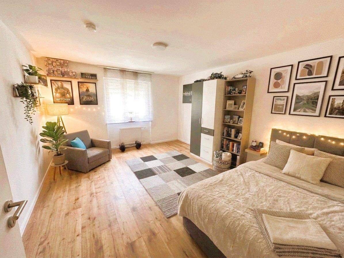 ... RUHIGE STADTLAGE MIT BLICK INS GRÜNE ... 3-ZIMMER-WOHNUNG MIT BALKON UND EIGENEM HAUSEINGANG ... – Nürnberg – Vorschaubild 8