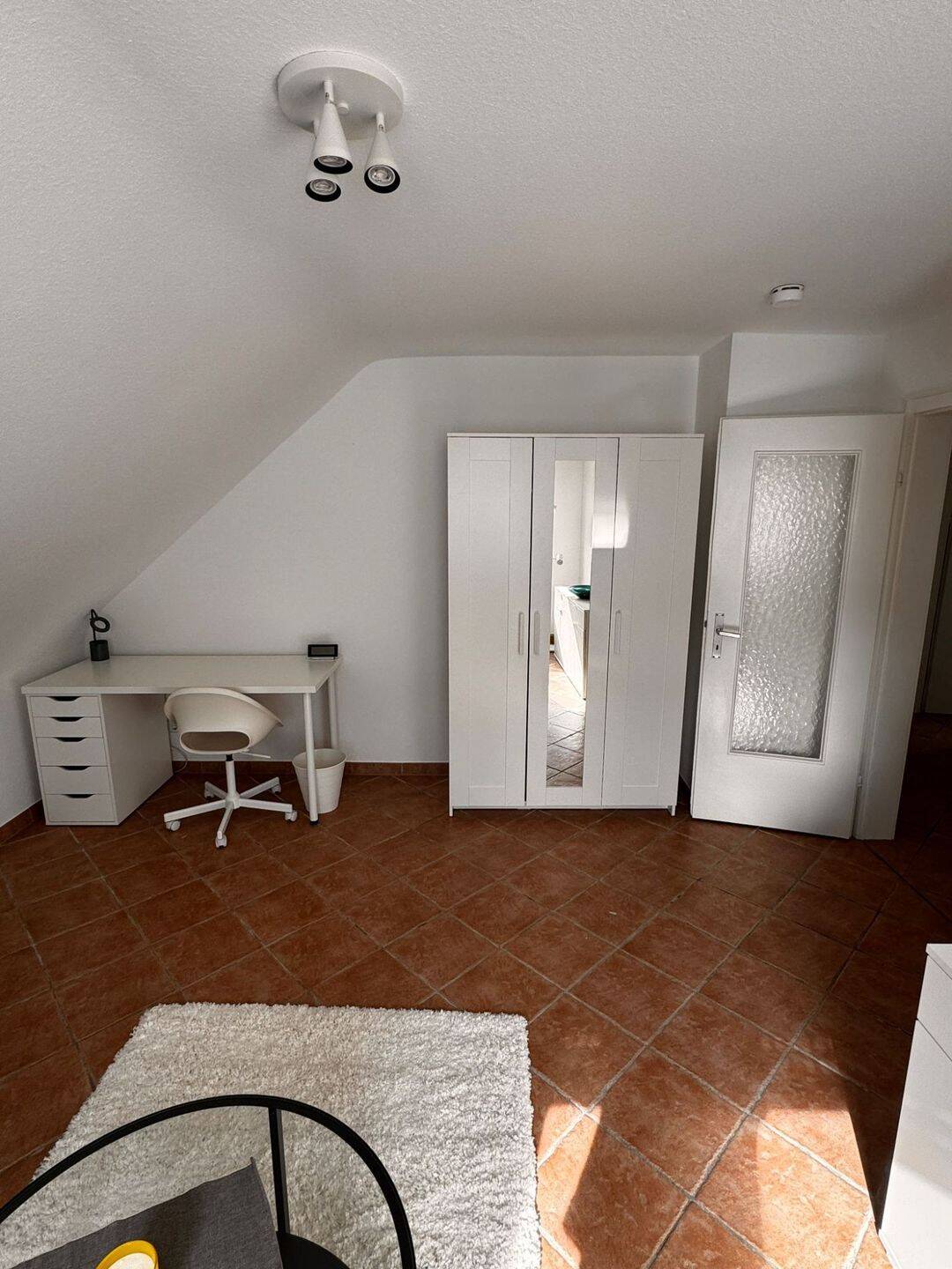 möbliertes Zimmer in Karlsruhe für Wohnen auf Zeit – Karlsruhe – Vorschaubild 4