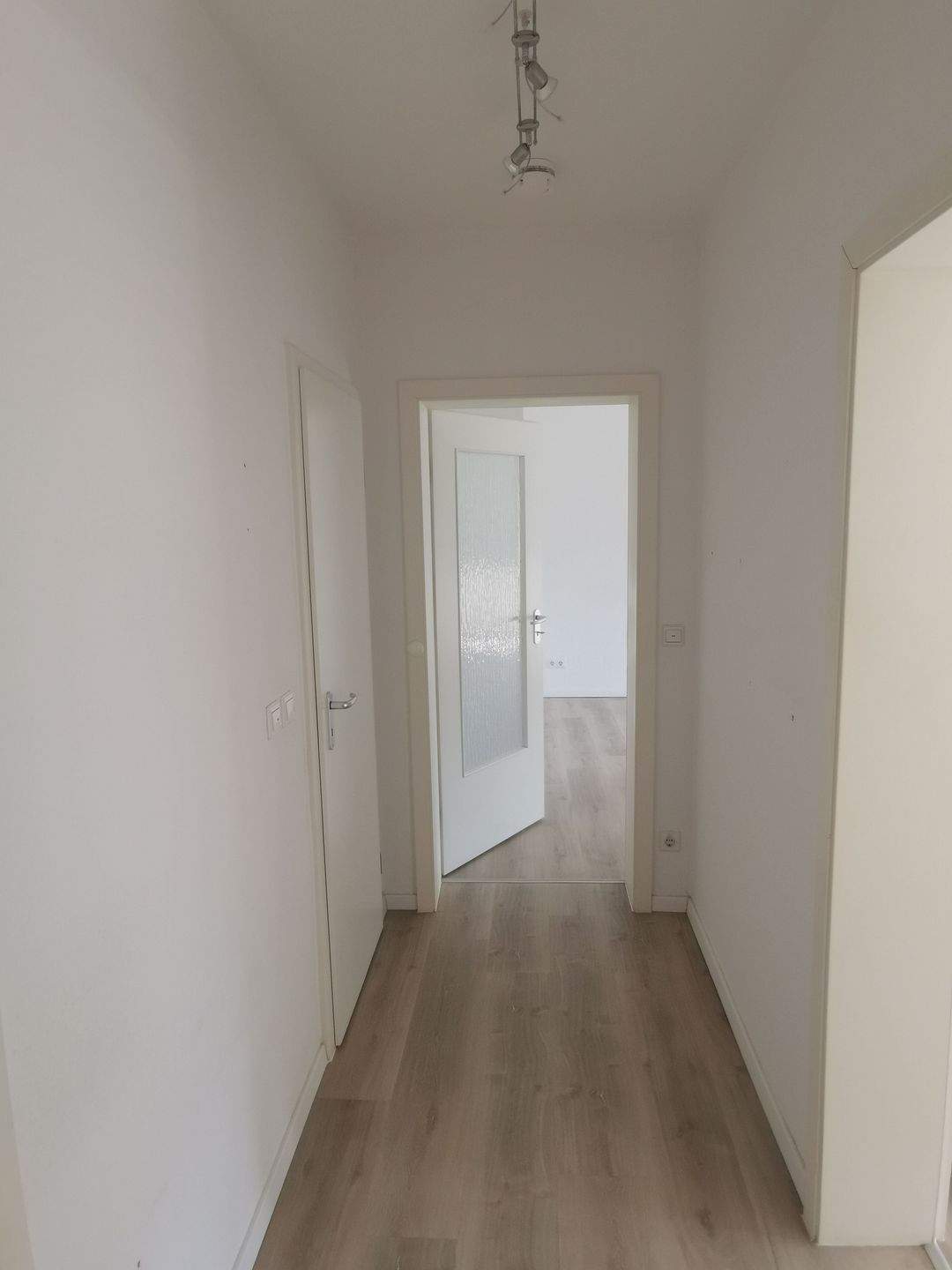 Ihre Suche hat ein Ende! Helle Drei-Zimmer-Wohnung mit Balkon – Chemnitz – Vorschaubild 3