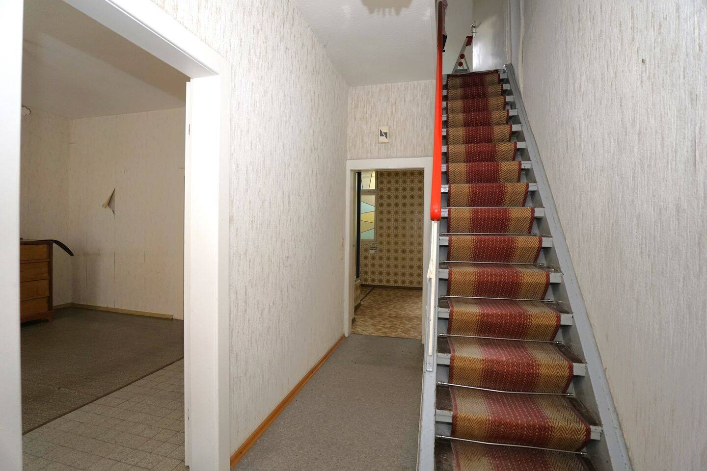 Charmantes kleines Reihenmittelhaus, sanierungsbedarf. – Lambrecht – Vorschaubild 2