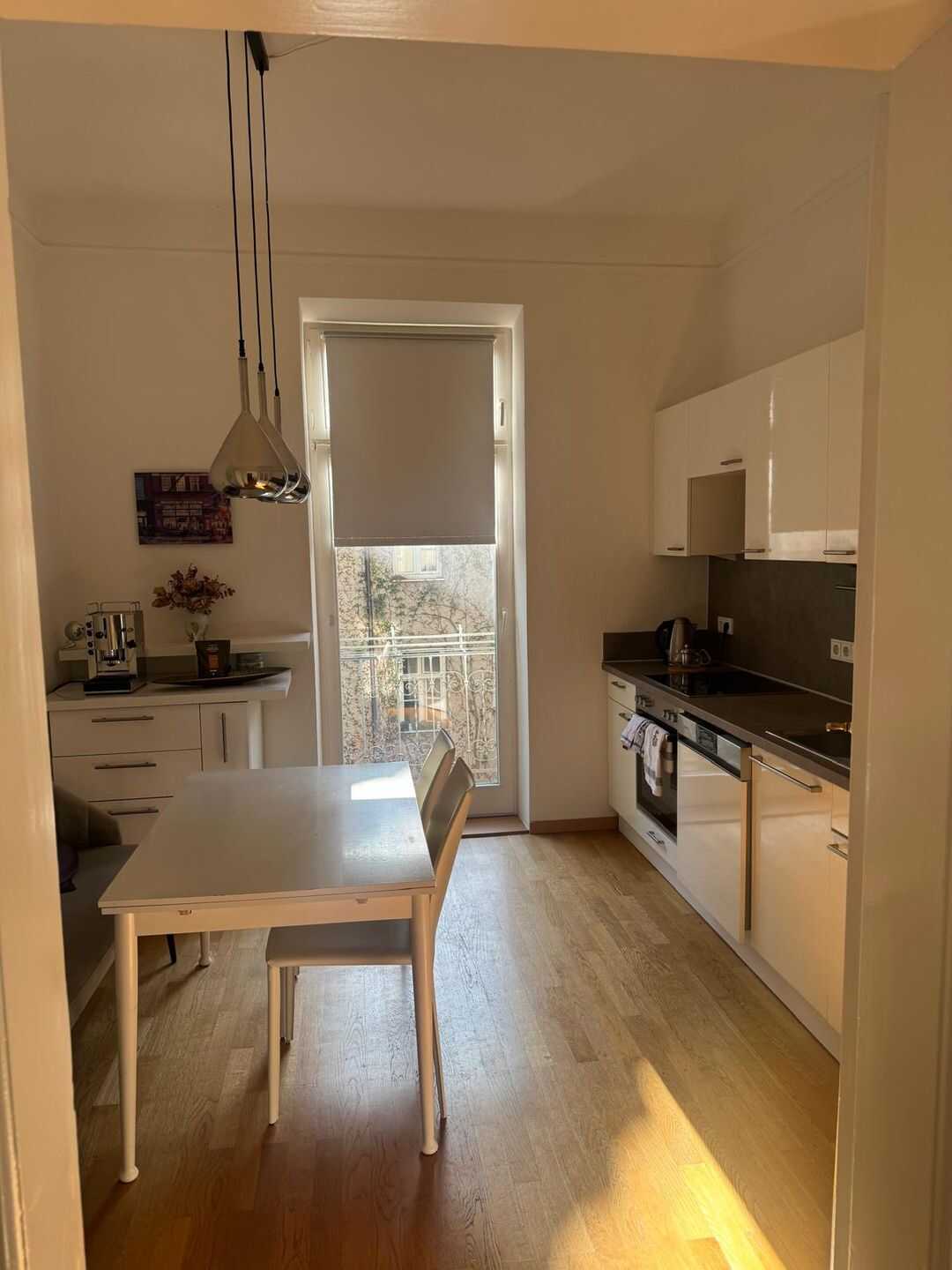 Altbauwohnung möbliert im Herzen von Schwabing (2,5 Zimmer) – München – Vorschaubild 5