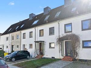 Sanierungsbedürftiges Reihenmittelhaus mit zwei Vollgeschossen und Garage im beliebten Kiel-Wik