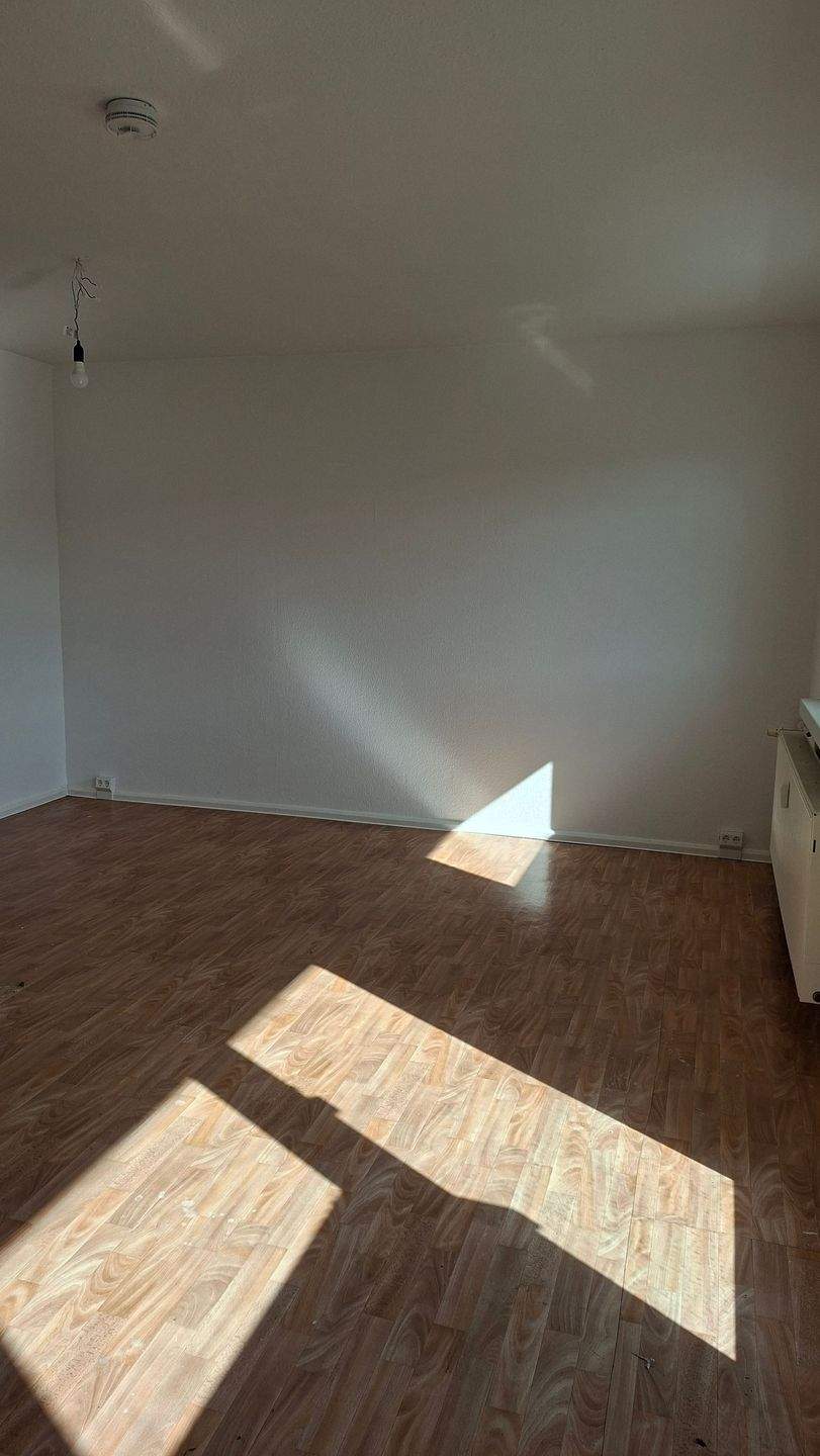 Große 3-RW mit Süd-Balkon, Wohnküche, Bad mit Wanne, WG-geeignet – Leipzig – Vorschaubild 4
