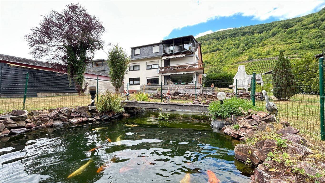 Wohnen wie im eigenen Haus - Gartenparadies, Sonnenterrasse & Doppelgarage in Alf