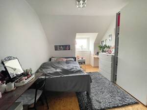 Moosach: Großzügige DHH mit 3 Wohneinheiten auf ca. 210 m² zzgl. weiterer Fläche in Rückgebäude! – 80993 München – Vorschaubild 9