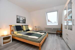 Helle, voll möblierte, großzügige Wohnung mit Balkon in Stuttgart Obertürkheim – 70329 Stuttgart – Vorschaubild 2