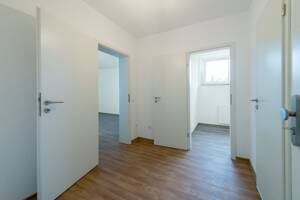 * * SINGLEWOHNUNG * * renovierte 1-Zimmer Wohnung m. Südloggia – 47198 Duisburg – Vorschaubild 2